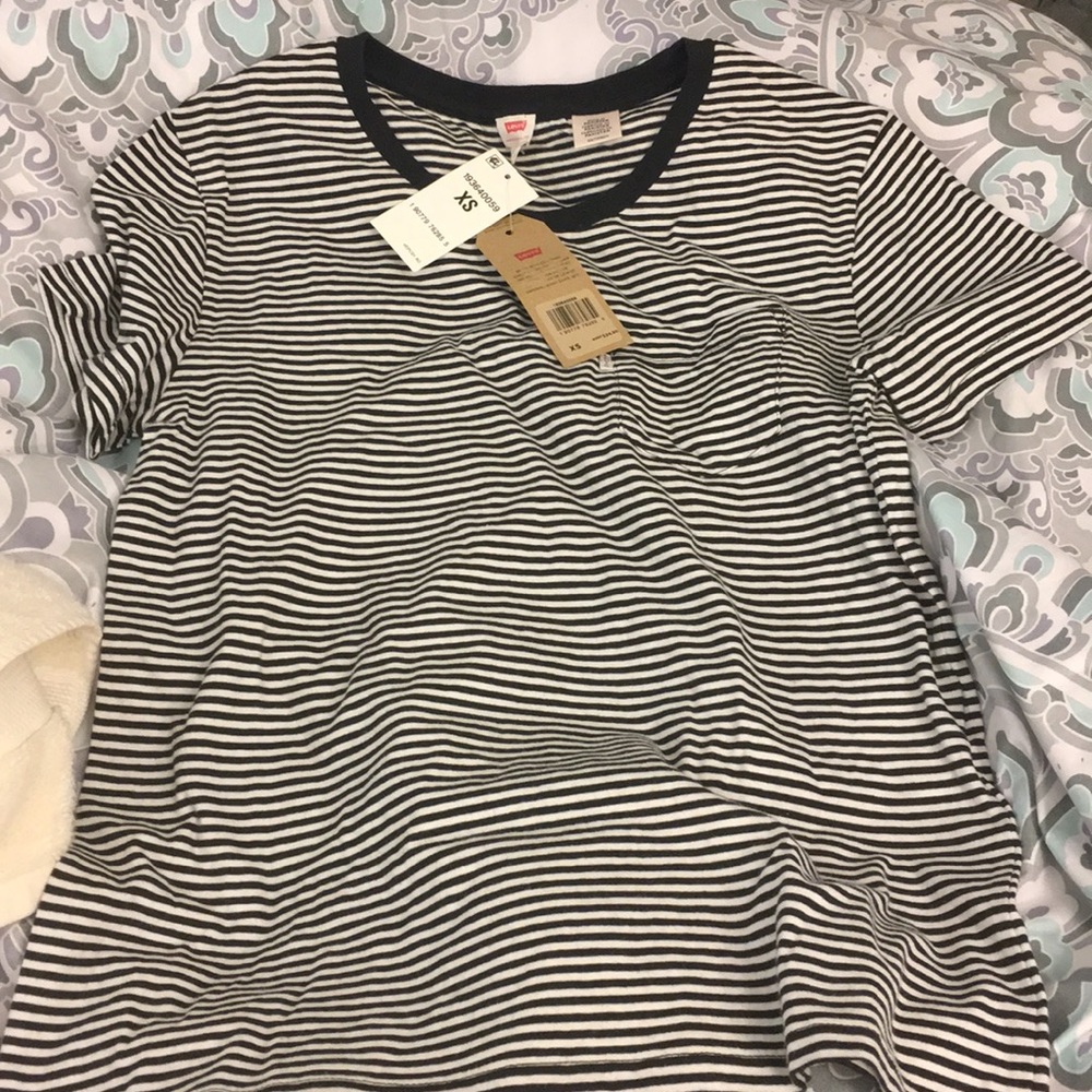 NWT Levi’s T-shirt
